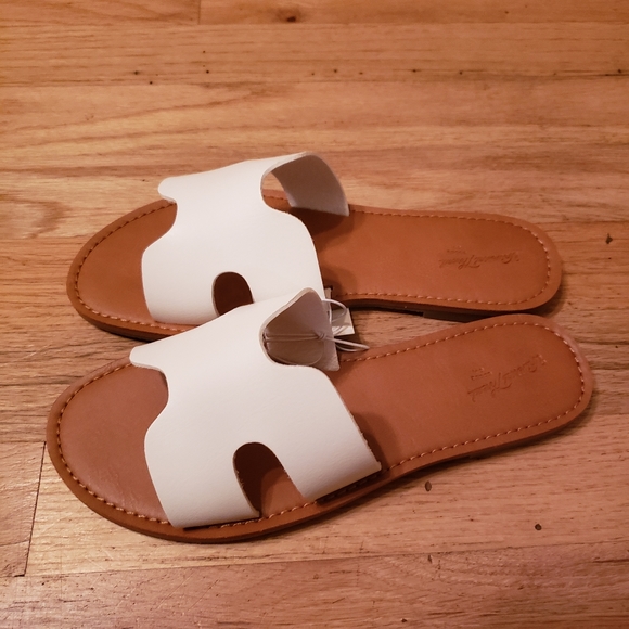 Universal Thread White and Tan Sandals - Picture 5 of 5